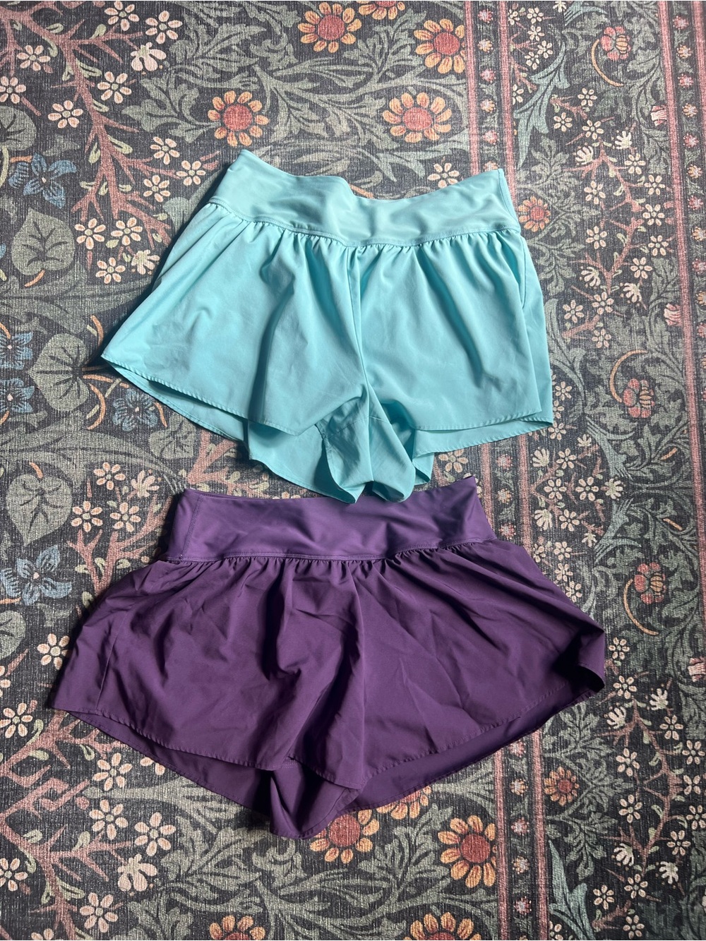 Old Navy size large High-Waisted Stretchlech 2-in-1 Shorts --
3-inch inseam